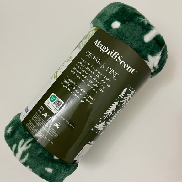 MagnifiScent Cedar & Pine Plush 50X60 Throw - NEW - Picture 5 of 8